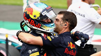 Daniel Ricciardo se raduje z Pole position po kvalifikaci v Mexiku