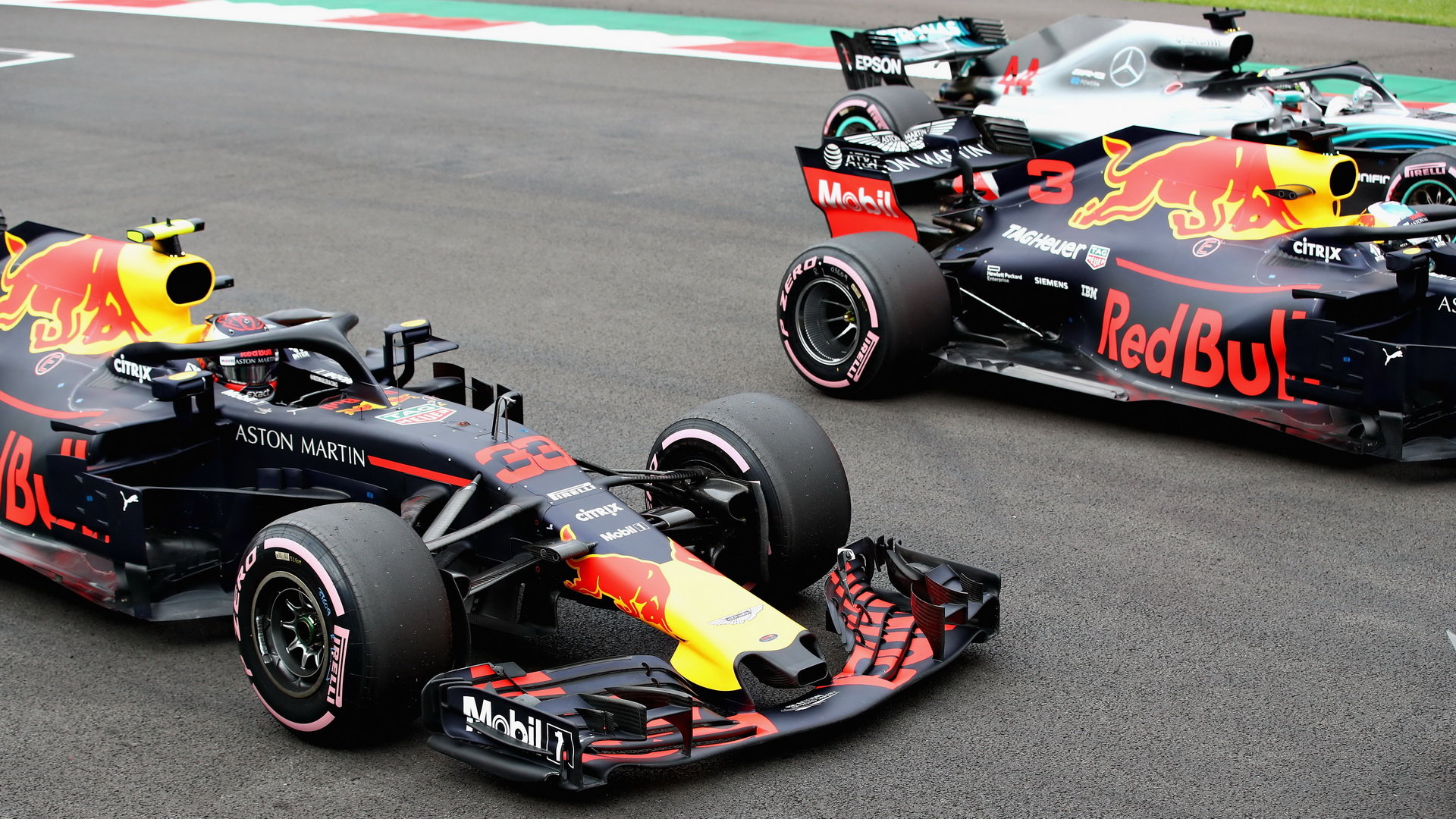 Daniel Ricciardo a Max Verstappen po kvalifikaci v Mexiku