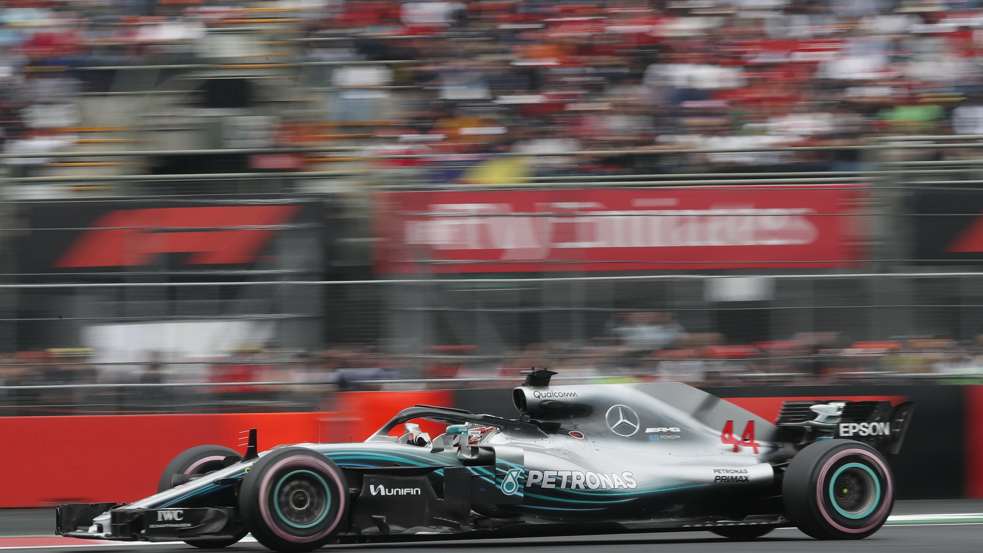 Lewis Hamilton v kvalifikaci v Mexiku