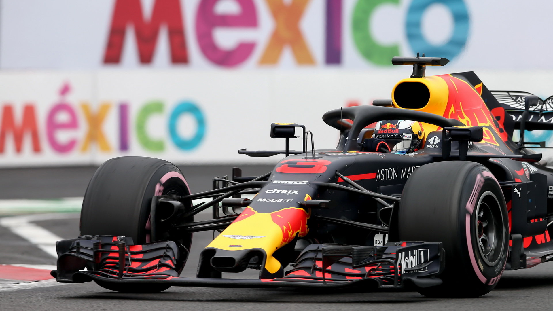 Daniel Ricciardo v kvalifikaci v Mexiku
