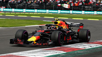 Max Verstappen v závodě v Mexiku