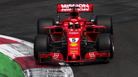 Sebastian Vettel v závodě v Mexiku