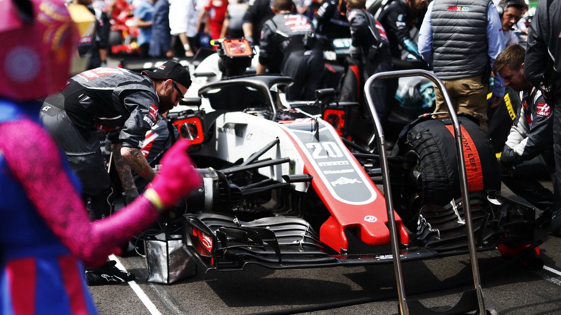 Kevin Magnussen před závodem v Mexiku