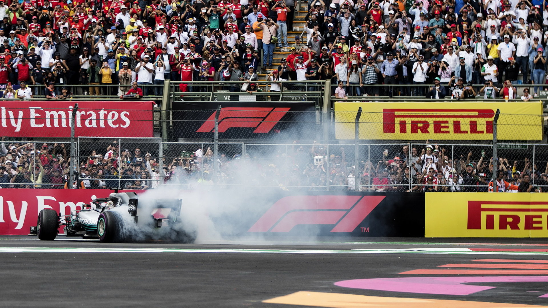 Lewis Hamilton slaví 5.titul mistra světa v Mexiku