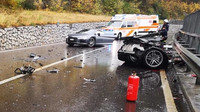 Audi R8 se během děsivě vypadající nehody doslova rozpůlila, její řidič však vyvázl bez zranění