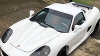 Nepříliš zdařilá replika Porsche Carrera GT, postavená na základech Pontiacu Fierro, baví internet