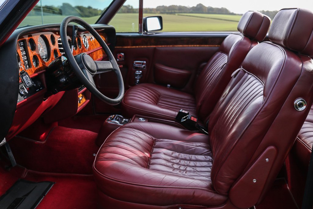Rolls-Royce Corniche, který obdržel Frnk Sinatra k 70. narozeninám od svých přátel