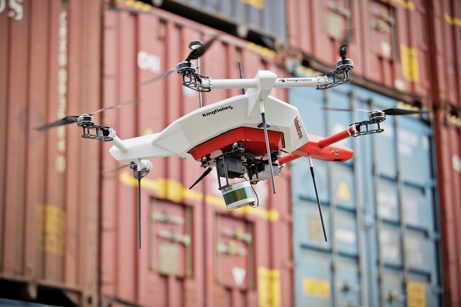 Škoda Auto testuje autonomní dron v oblasti logistiky