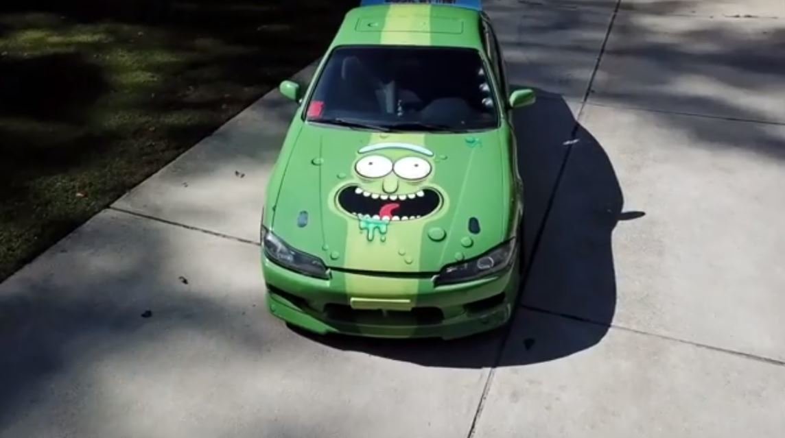 T-Pain se pustil do driftování, jeho strojem je upravený Nissan S14.5 s polepem ve stylu Rick and Morty