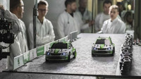 Škoda připravila neobvyklou prohlídku své mladoboleslavské továrny, kterou se proháněla dvojice výkonných RC modelů