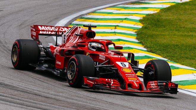 Sebastian Vettel s Ferrari SF71H v Brazílii