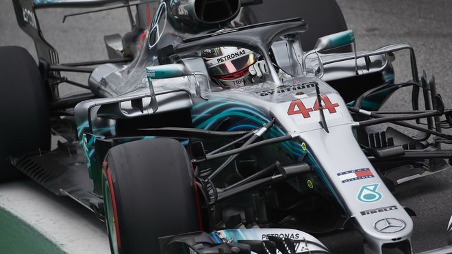 Lewis Hamilton s Mercedesem F1 W09 EQ Power+ v Brazílii