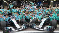 Mercedes slaví mistrovský titul konstruktéra v Brazílii