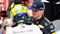 Lewis Hamiltona  Max Verstappen po závodě v Brazílii