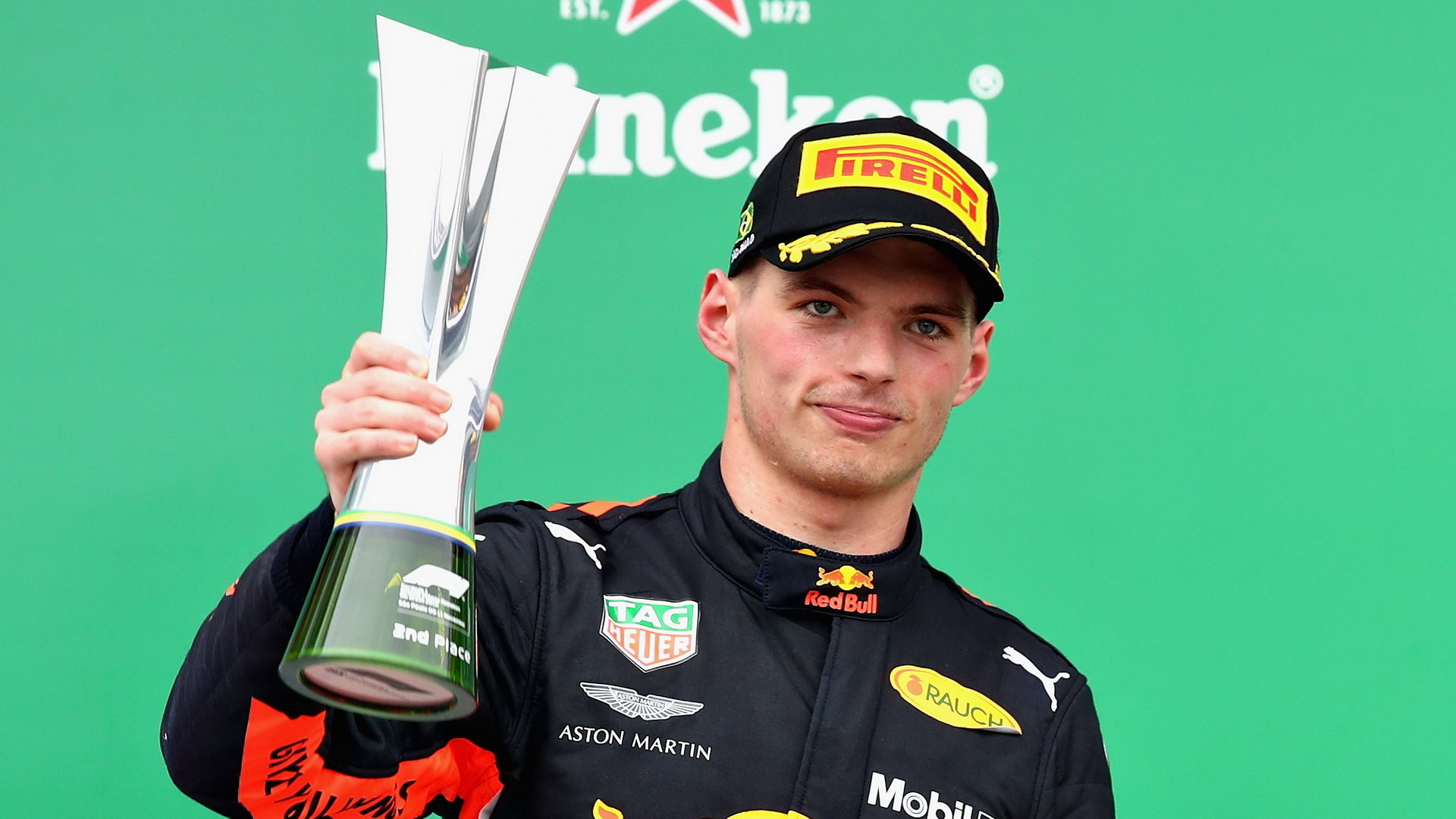 Max Verstappen s trofejí po GP Brazílie
