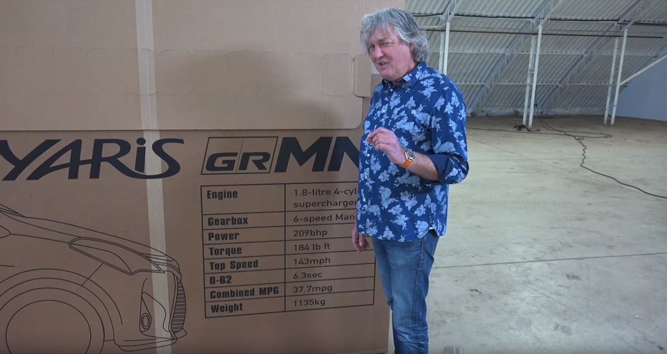 James May předvedl unboxing skutečného automobilu - Toyoty Yaris GRMN (YouTube/JM's unemployment tube)