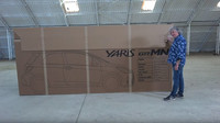 James May předvedl unboxing skutečného automobilu - Toyoty Yaris GRMN (YouTube/JM's unemployment tube)