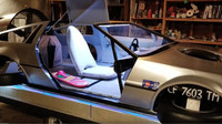 Unikátní ručně postavené vznášedlo ve stylu DeLorean DMC-12 z filmu Návrat do budoucnosti