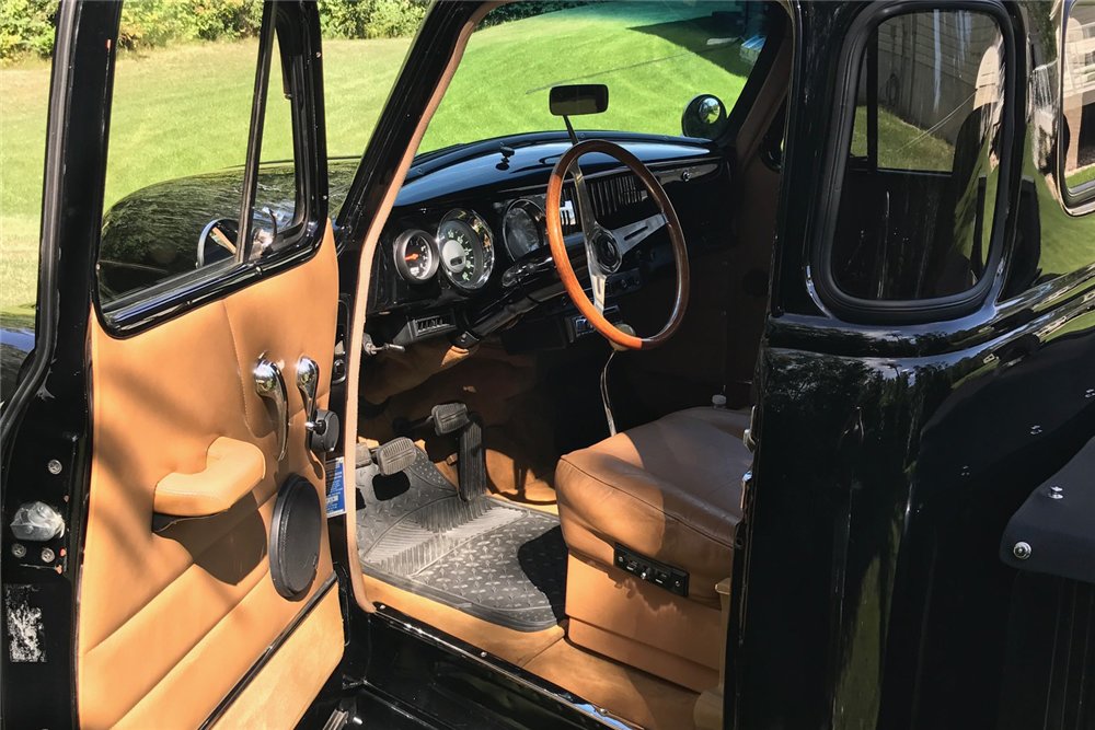 Bruce Willis vlastnil tento upravený pickup Chevrolet 3100 údajně přes 20 let
