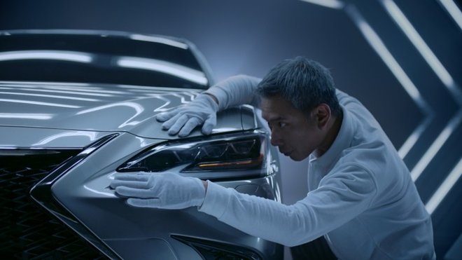 Scénář pro reklamní spot nového Lexusu ES vytvořila umělá inteligence