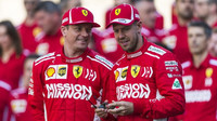 Kimi Räikkönen a Sebastian Vettel v Abú Zabí