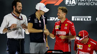 Esteban Ocon, Sebastian Vettel a Kimi Räikkönen na tiskovce v Abú Zabí