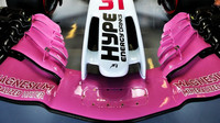 Detail předního křídla vozu Force India v tréninku v Abú Zabí