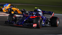 Pierre Gasly v závodě v Abú Zabí