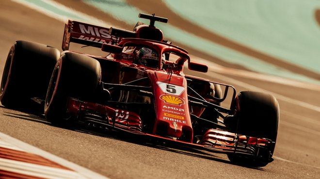Sebastian Vettel během posledních testů v Abú Zabí