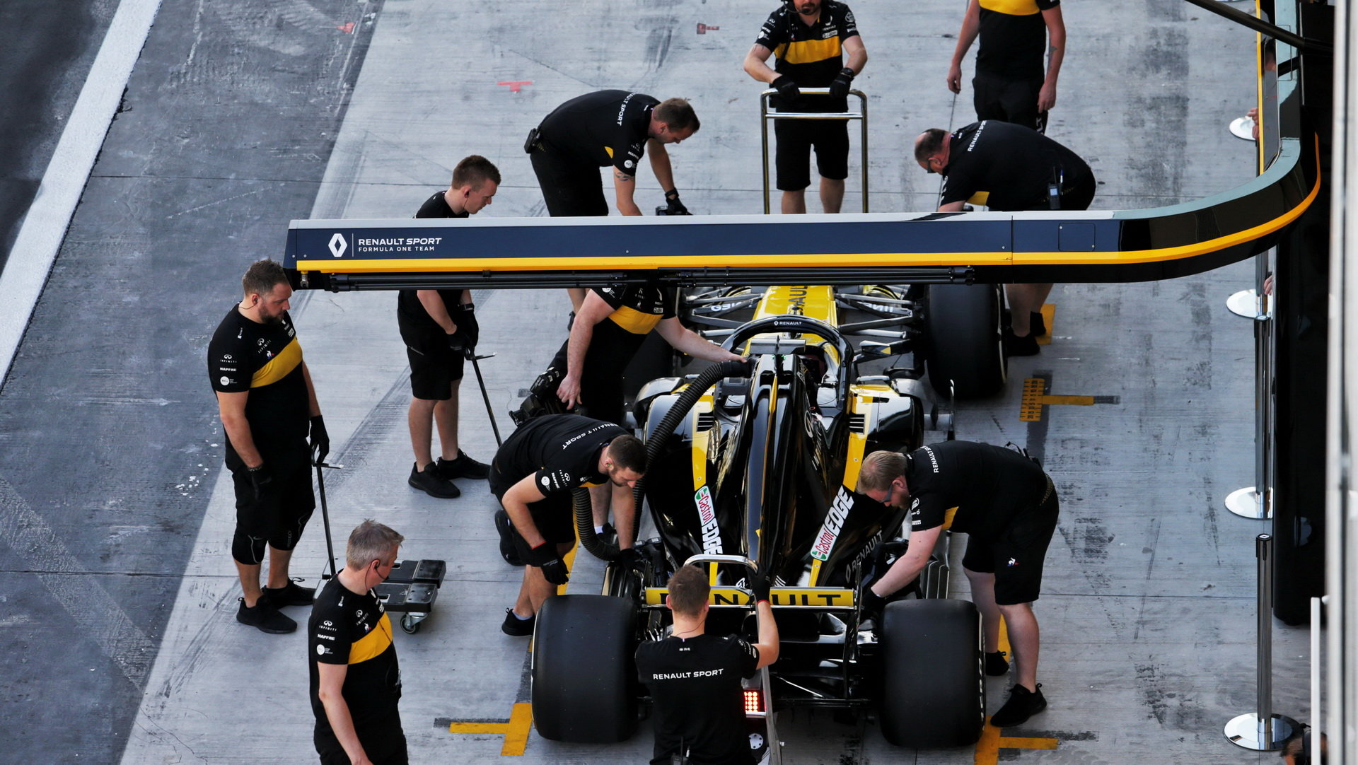 Nico Hülkenberg při posezónních testech v Abú Zabí