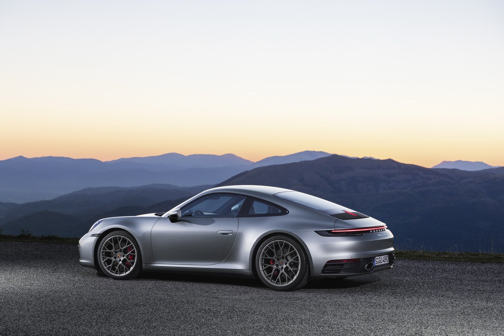 Porsche 911 možná dostane hybridní pohon ze závodního vozu 919 hybrid