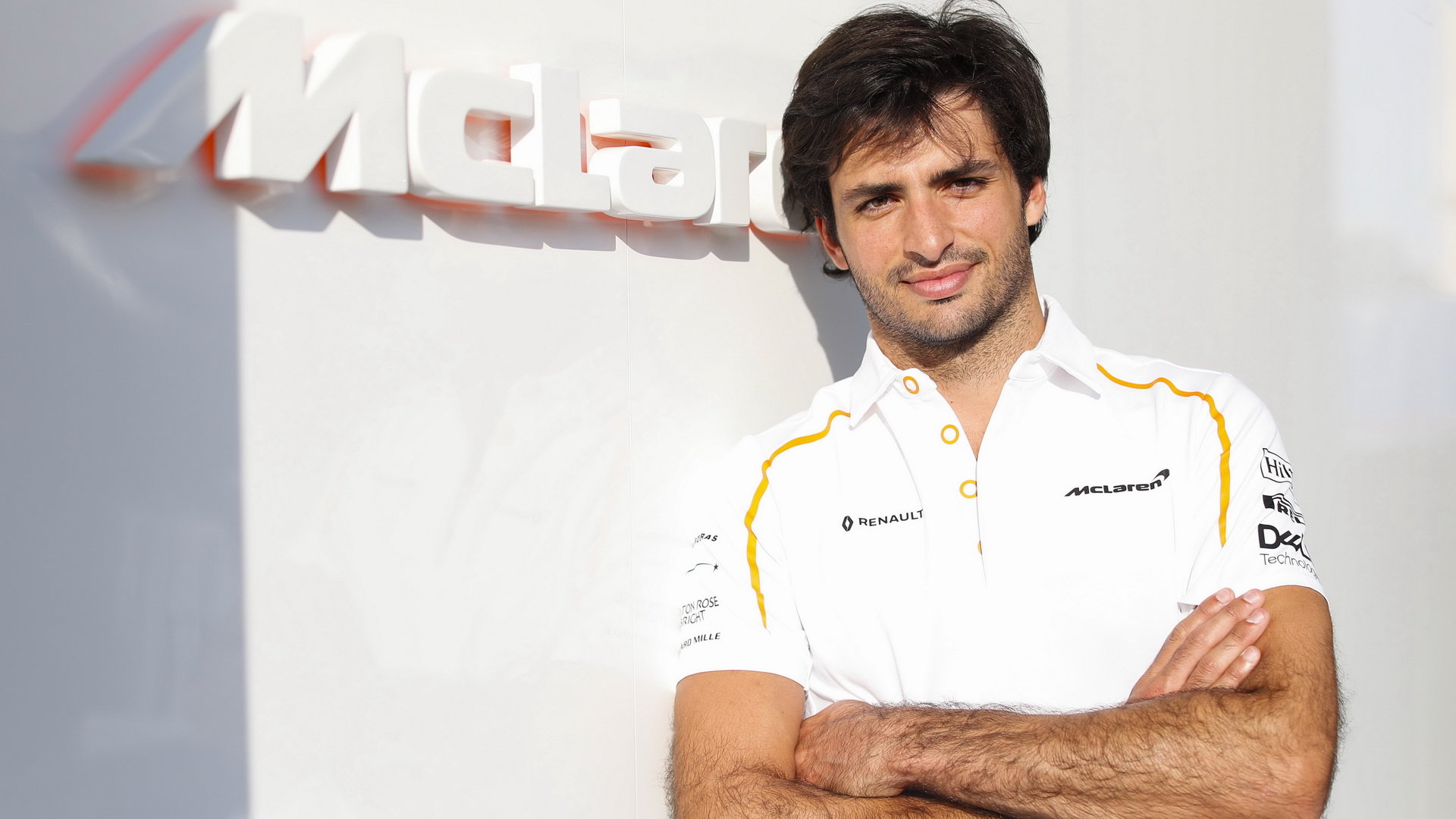 Minulý týden Carlos poprvé testoval s McLarenem, za který bude příští rok závodit