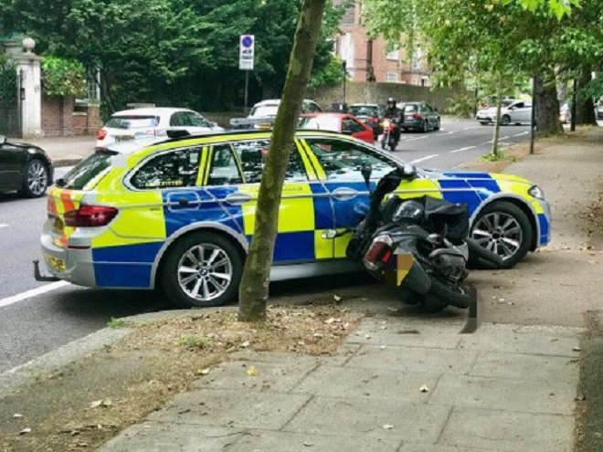 Britským policistům došla trpělivost, ujíždějící motorkáře začala srážet