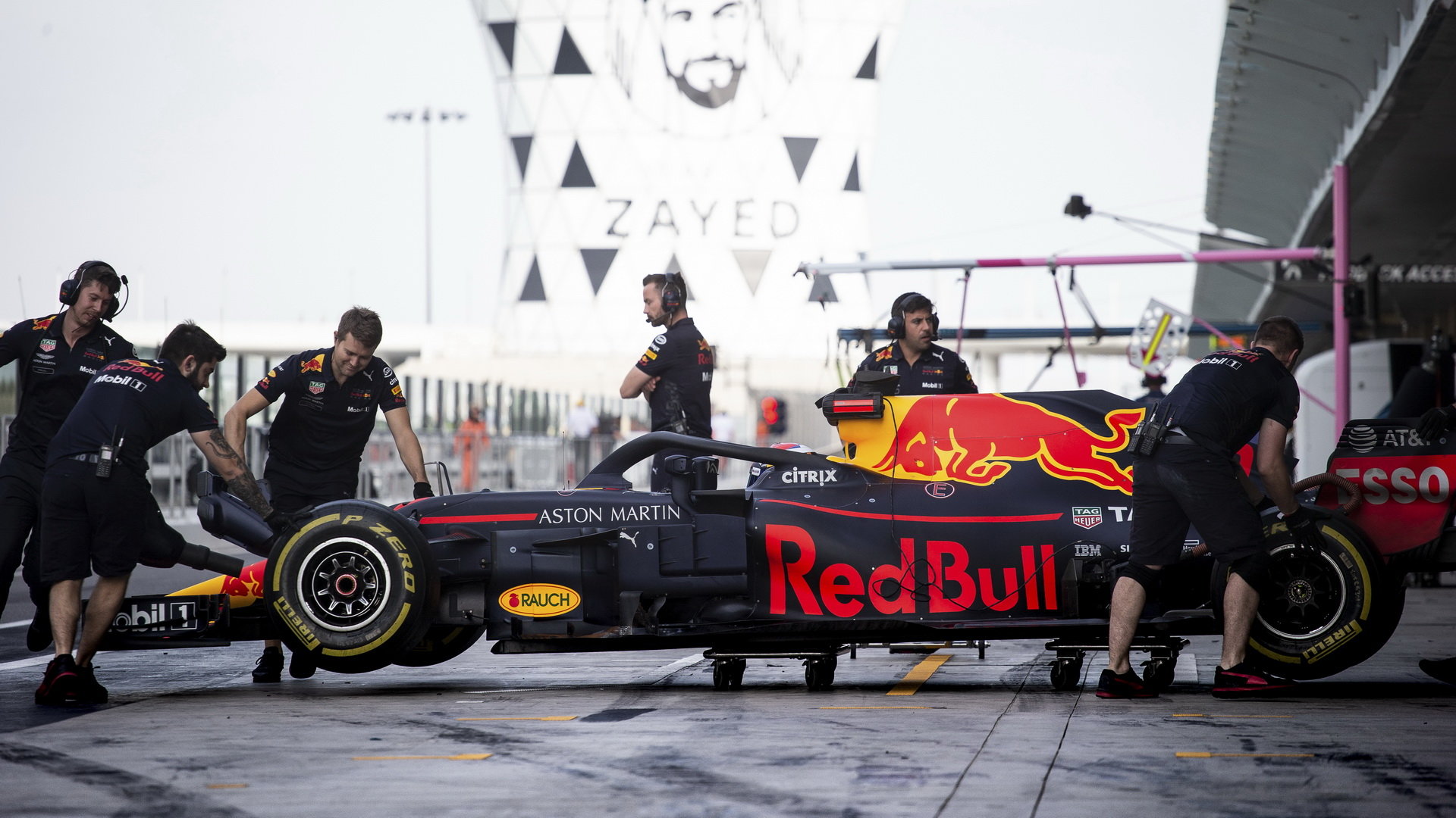 Pierre Gasly při posezónních testech v Abú Zabí