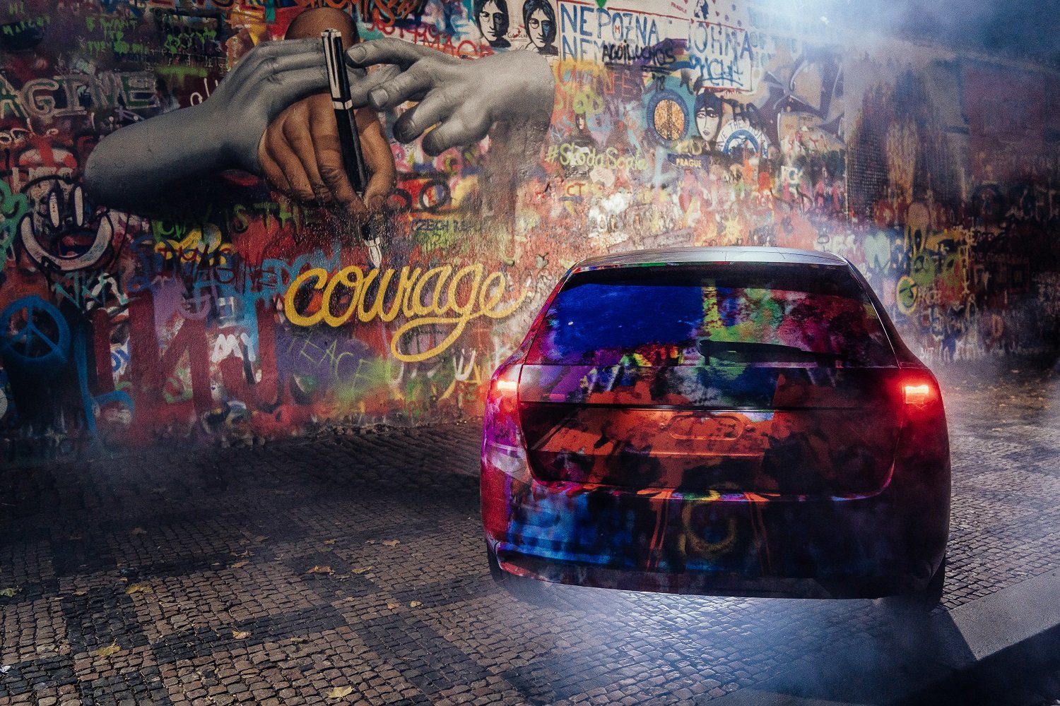 U Lennonovy zdi se objevila atypicky maskovaná Škoda Scala