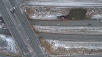 Většinu silnic poškozených během nedávného zemětřesení na Aljašce se podařilo opravit za méně než týden