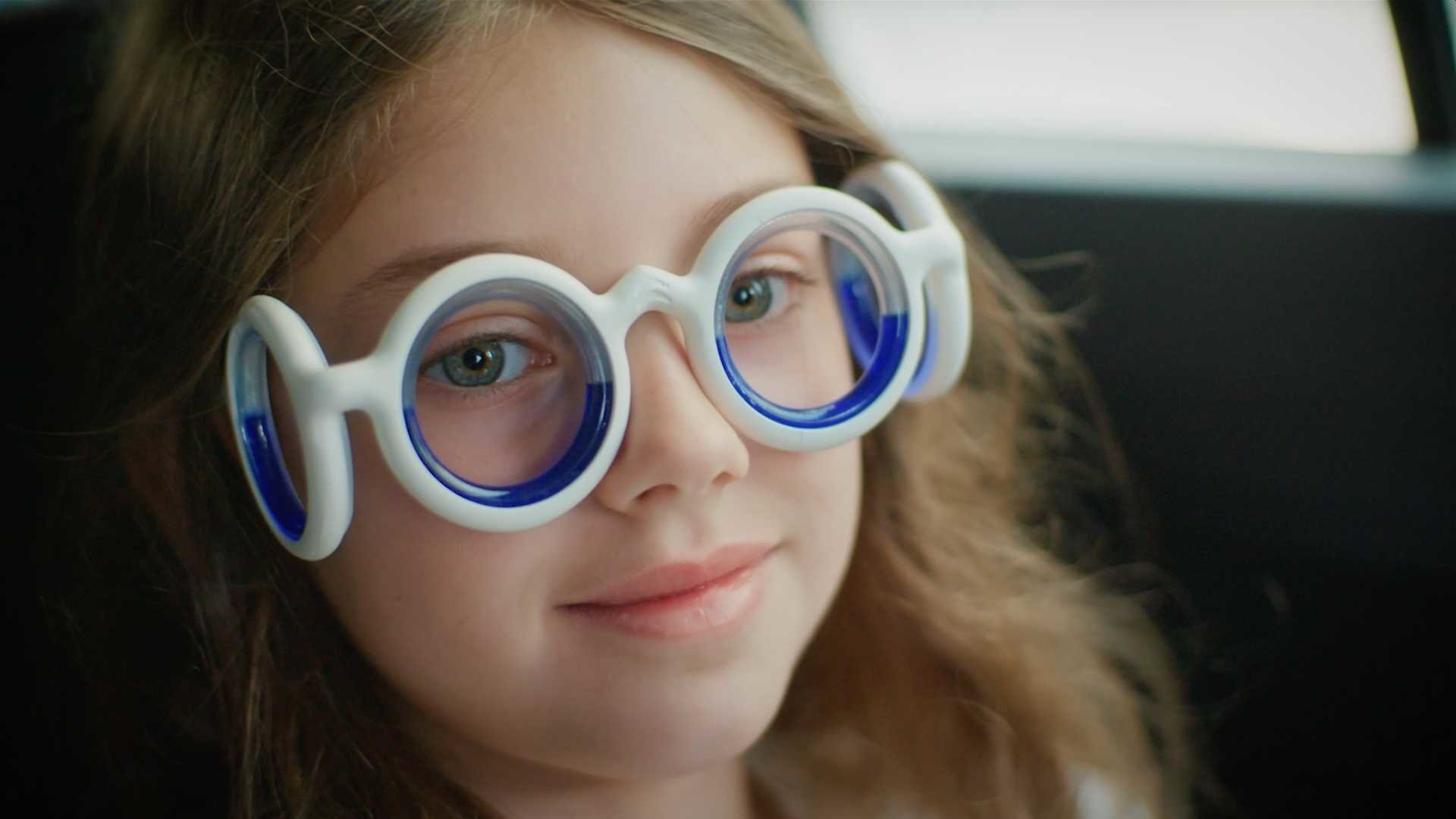 Citroën přišel s unikátními brýlemi Seetroën, které mají pomoci lidem zbavit se kinetózy