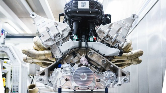 Aston Martin představil motor pro svůj extrémní model Valkyrie, na jehož vývoji se podílel Cosworth