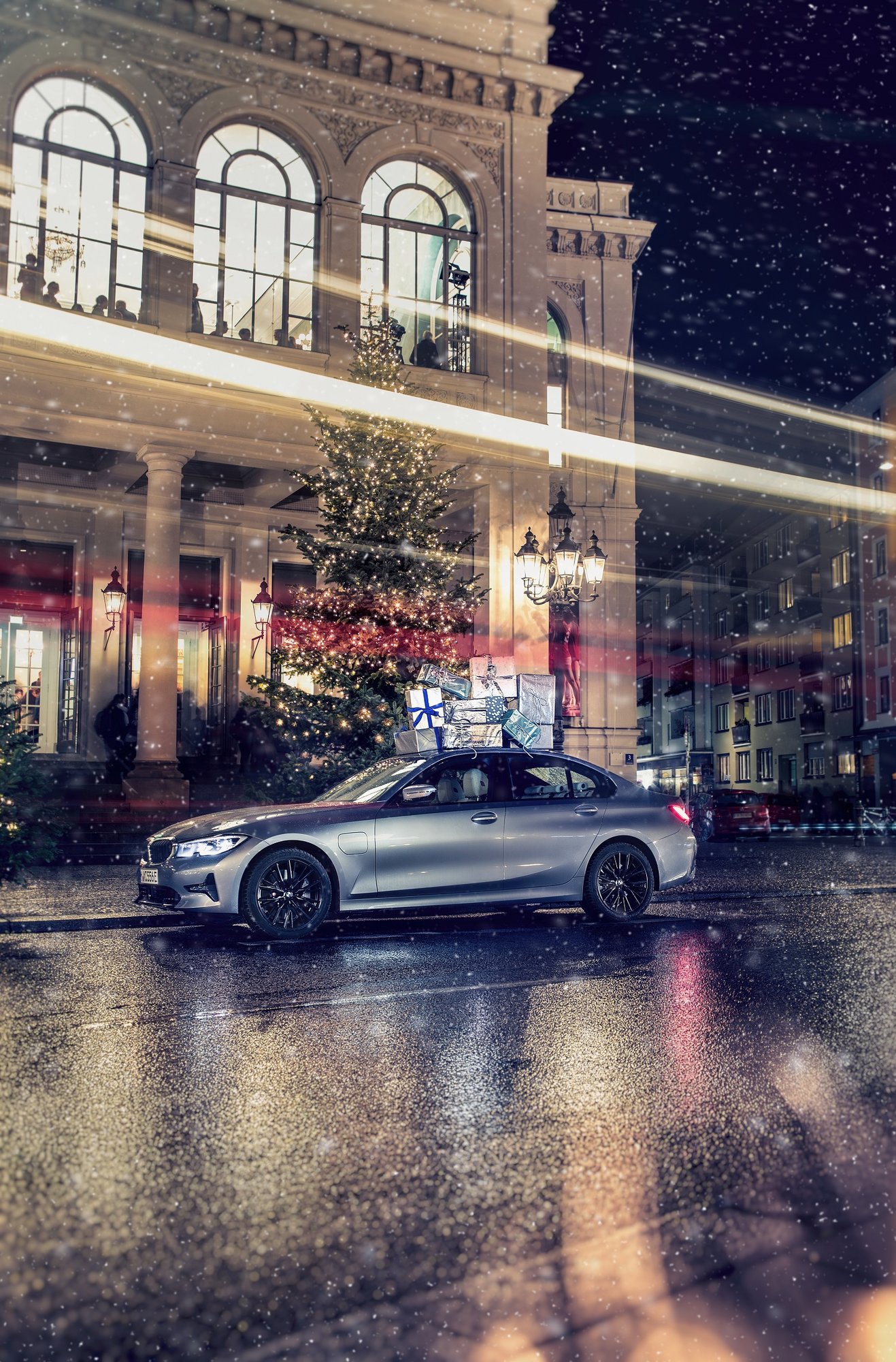 Různé ceny podtrhují vysoké standardy kvality, inovací, konektivity a designu. (BMW 330e Sedan)