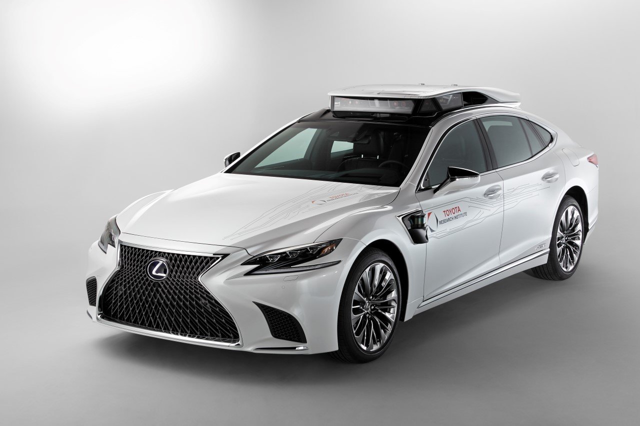 Toyota Research Institute testuje vůz pro plnou autonomii řízení. Upravený Lexus pracuje na současném rozvoji hned dvou bezpečnostních asistentů.