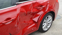 Čtveřice mladíků způsobila během svého řádění na parkovišti dealerství škody ve výši cca 17.9 milionu korun (Facebook/ @Precinct4)