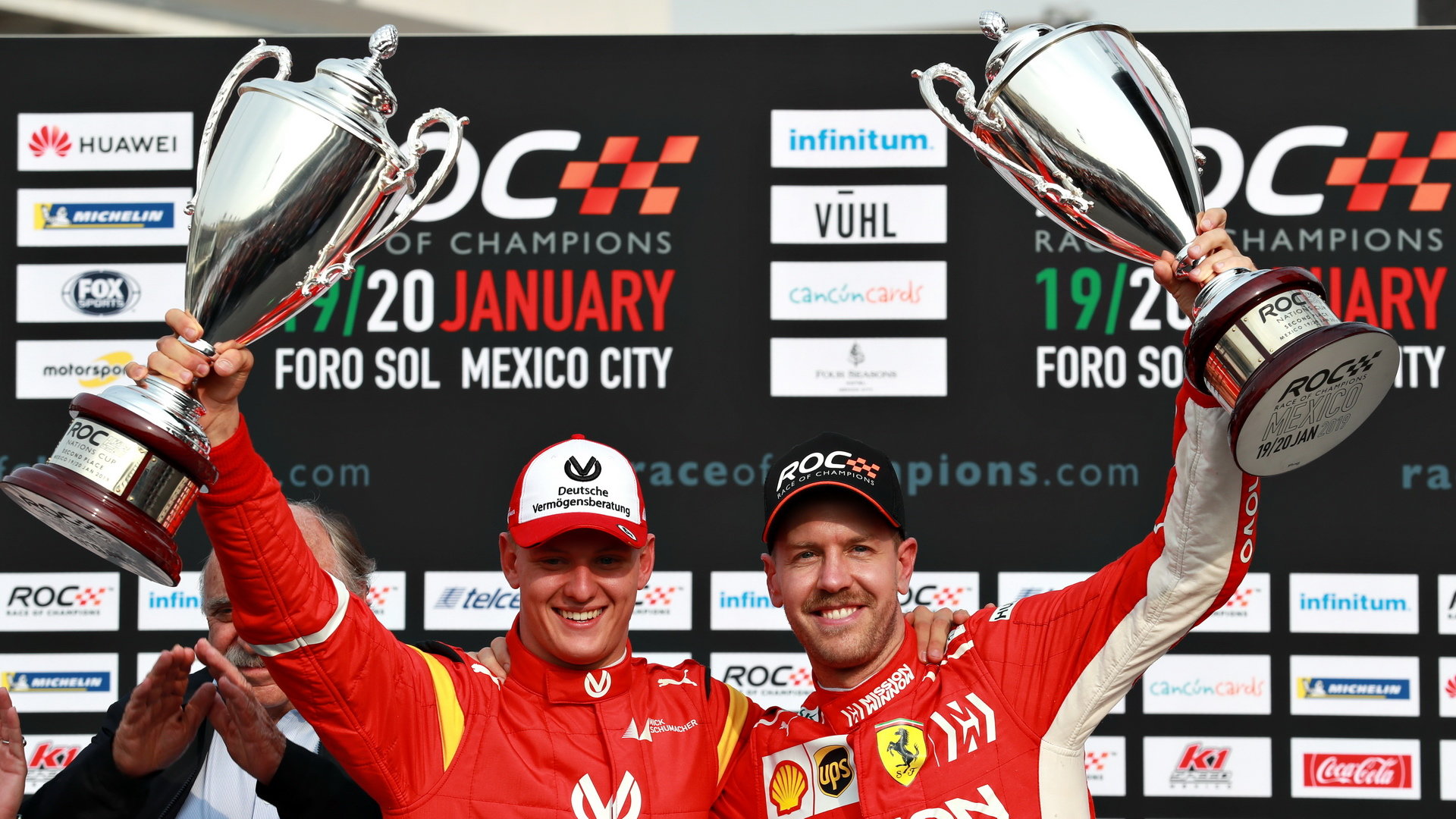 Mick Schumacher a Sebastian Vettel na Závodě šampionů v Mexiku