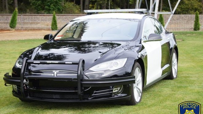 Policie ve Fremontu se rozhodla vyměnit vysloužilý Dodge Charger na Teslu Model S