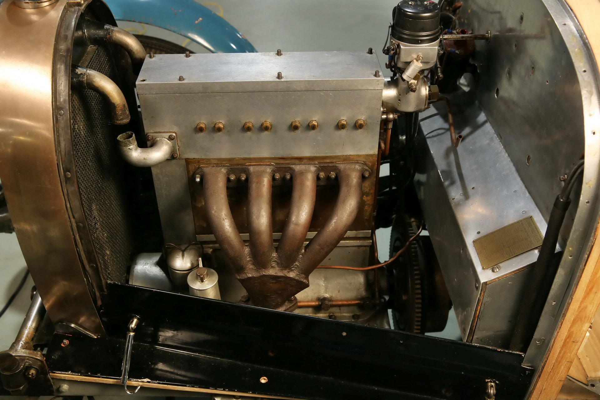 Zabarikádovaná stodola ukrývala sbírku vozů Bugatti