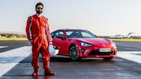 Slepý Dr. Amit Patal zajel na testovací dráze Top Gearu 9. nejrychlejší čas