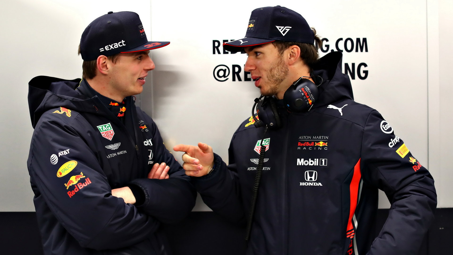 Max Verstappen a Pierre Gasly v Silverstone