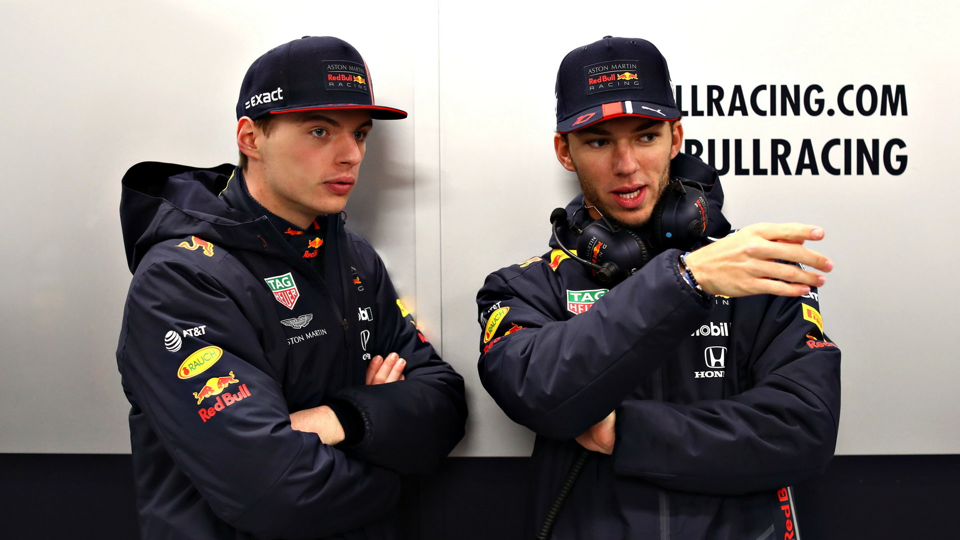 Max Verstappen a Pierre Gasly v Silverstone