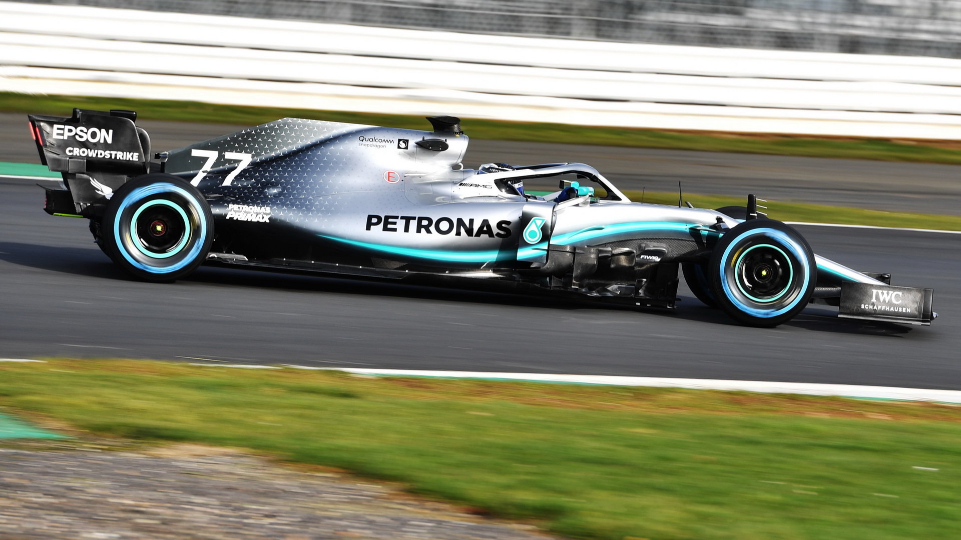 Valtteri Bottas poprvé v novém voze Mercedes F1 W10 EQ Power+ na trati v Silverstone