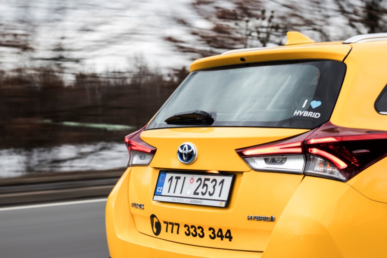 Taxikáři přicházejí na chuť hybridním vozům