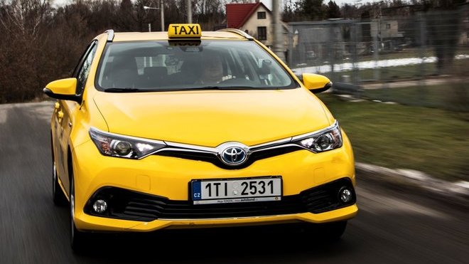Taxikáři přicházejí na chuť hybridním vozům